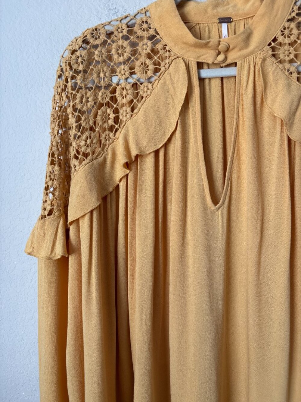 Free People Little Bit Of Love Crochet Lace Open Shoulder Blouse Top - Picture 3 of 10